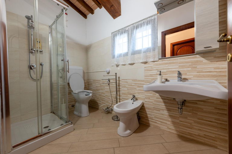 Bathroom 4, La Vecchia cantina Guzzardi, Pisa