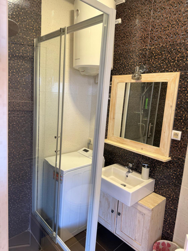 Bathroom 3, Apartmani BOBO