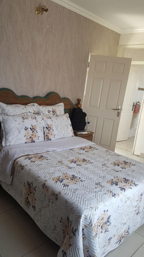 Bedroom 2, Carlcyn Homestay, Gaborone