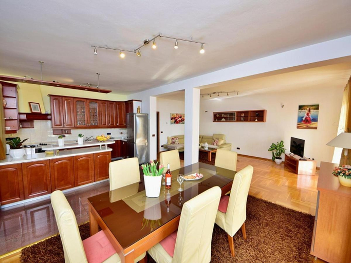 Food & Drinks, Apartments Meri, Seget