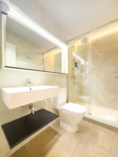 Bathroom 3, Opera Stays by Charming, Madrid