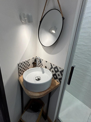 Bathroom 4, Cote Nuit, Hérault