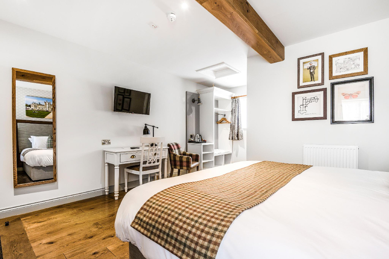Bedroom 2, The Walhampton Arms, Hampshire