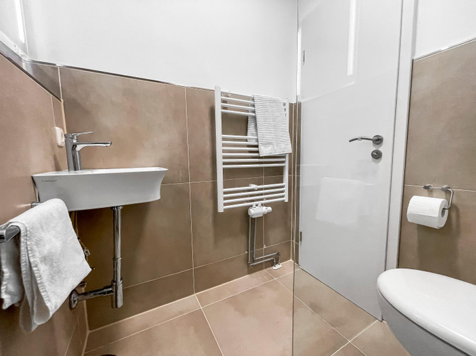 Bathroom 2, Moderne Studio Apartments in Nurnberg, Fürth
