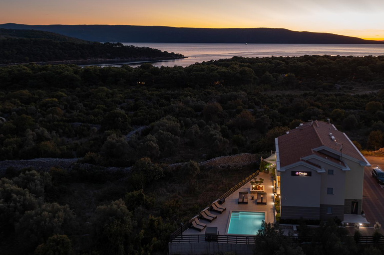 Others 5, Villa Orhideja, Cres
