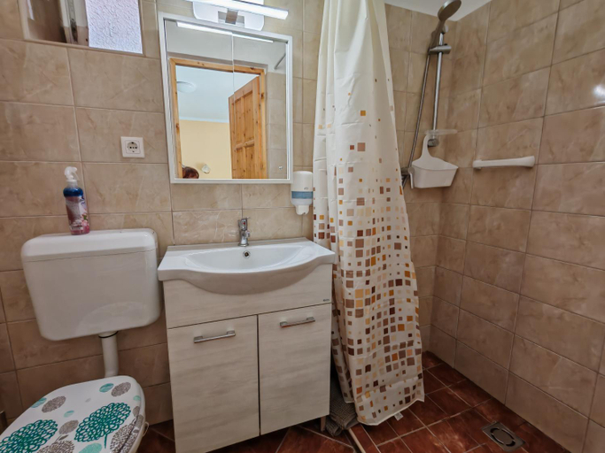 Bathroom 3, St. Rita Guesthouse, Zirc