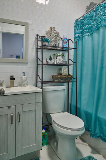 Bathroom, Top Floor with Skylight Brooklyn, New York