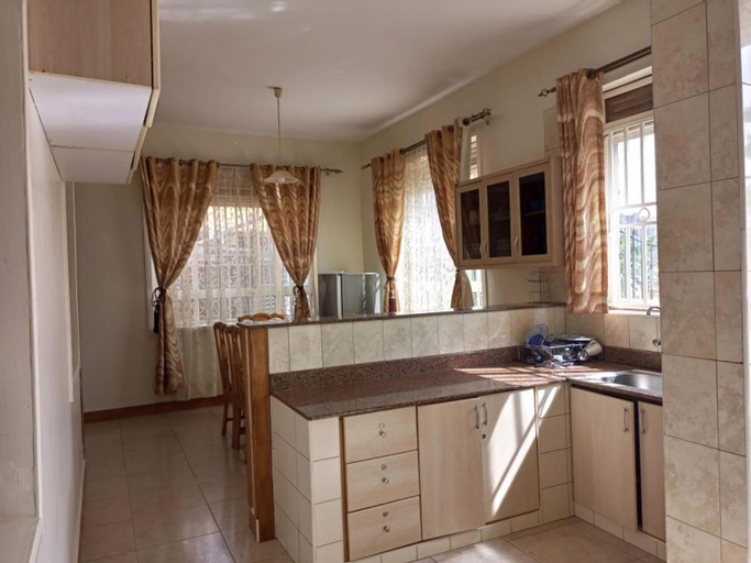 Others 5, Captivating 3-Bed Villa, Busiiro