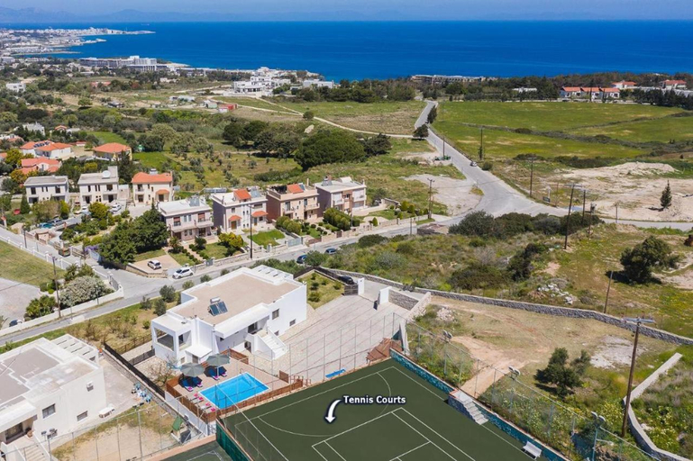 Exterior & Views