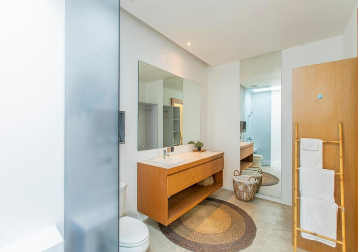 Bathroom 3, Omahati Villa Brawa, Badung