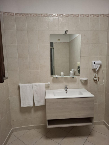 Bathroom 4, Hotel 4 Mori, Cagliari