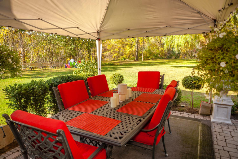 Food & Drinks 5, Nature Oasis Mar Suite, Hamilton