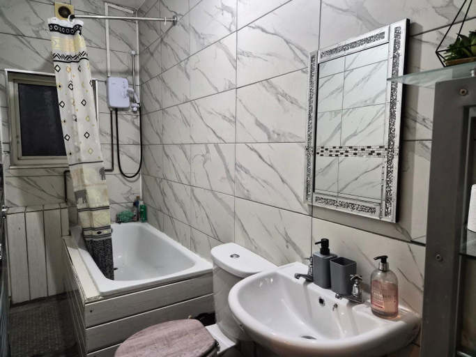 Bathroom 3, Blackpool Apartments, Blackpool