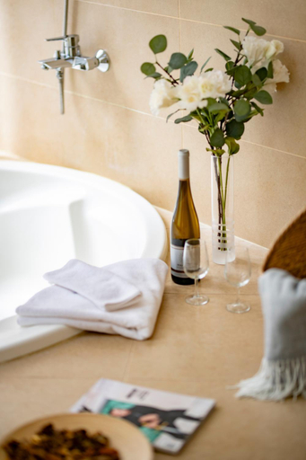 Bathroom, Furmint Haz, Szerencs