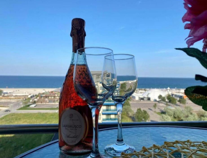 Food & Drinks, Vedere la mare apartament, Constanta