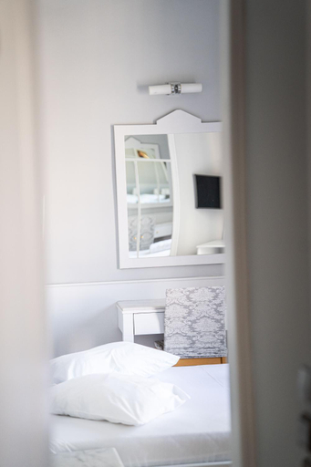 Bedroom 2, Eva Hotel Piraeus, Attica