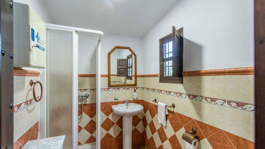 Bathroom 4, Cortijo Carmen de Velez Velez-Malaga by Ruralidays, Málaga