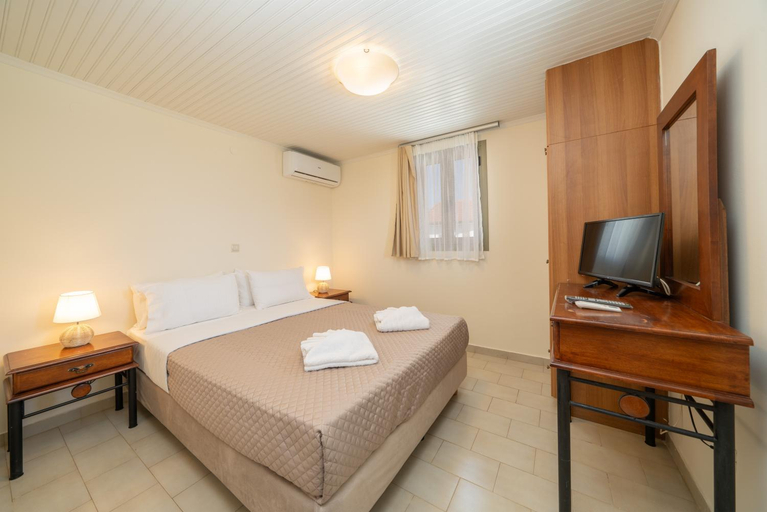 Bedroom 1, MAKIS VILLAGE-APARTMENTS, Ionian Islands