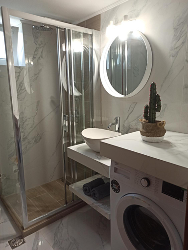 Bathroom 3, Sea melody apartments, Crete