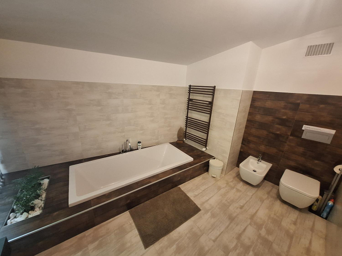 Bathroom 2, Private Family Villa, Érd
