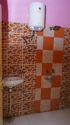 Bathroom 3, Hotel Apoorva, Almora