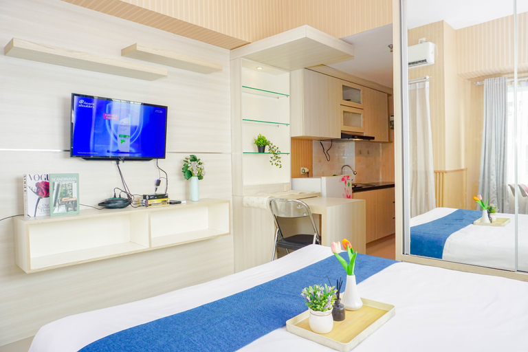 Bedroom 3, Comfortable and Pleasant Studio at Apartment Tamansari Mahogany Karawang By Travelio, Karawang