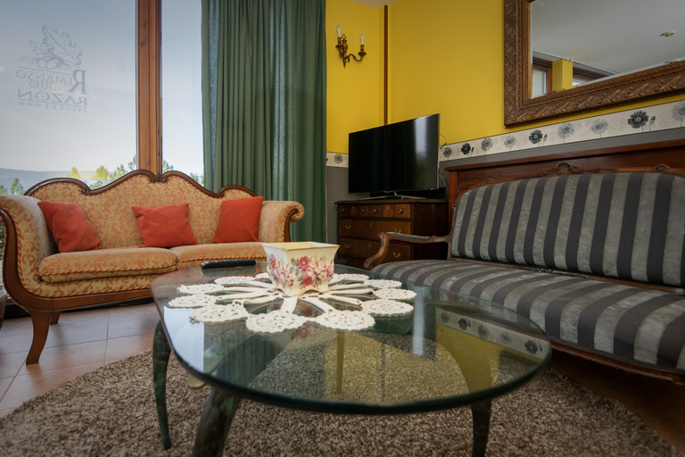 Lobby 4, Remanso del Rio Razon , Soria