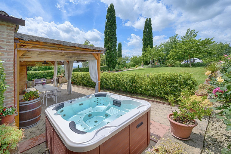 Sport & Beauty 2, La Capanna di Elfo luxury villa View, Siena