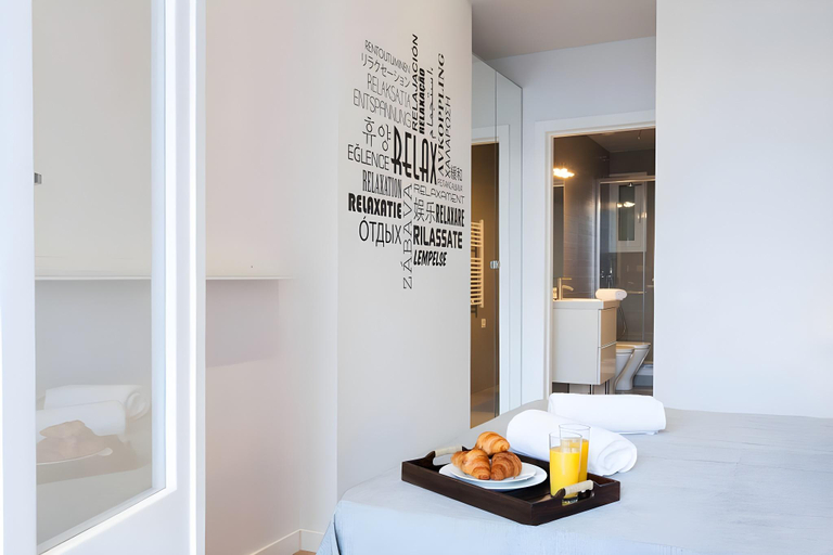 Others 4, Perfectly located 4-bed / 4-bath apartment, Barcelona