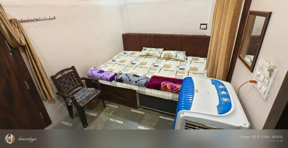Bedroom 2, Kaivaliya Guest House 102, Ujjain