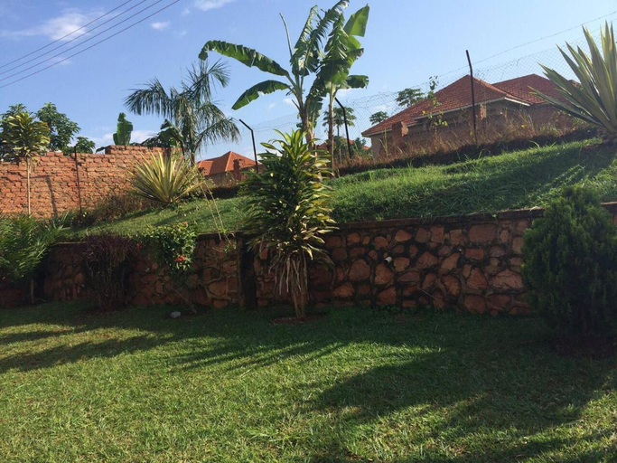 Others 4, Captivating 3-Bed Villa, Busiiro