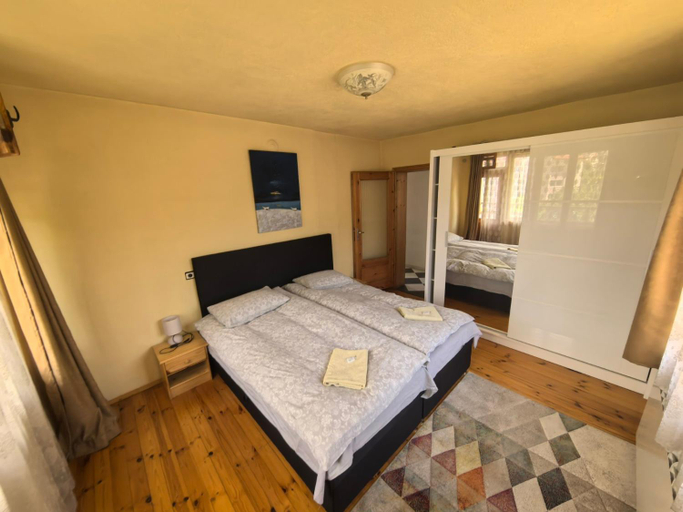 Bedroom, Къща Томови, Devin