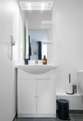 Bathroom 3, Residence Celestins - Appartements centre avec parking, Allier