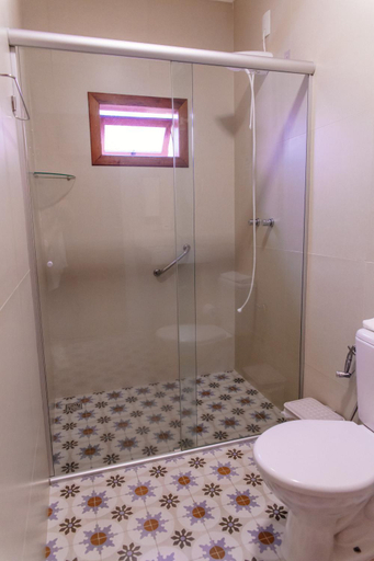 Bathroom 2, Vila de Cunha, Cunha
