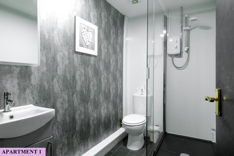 Bathroom 2, St Luke's 2, Sefton