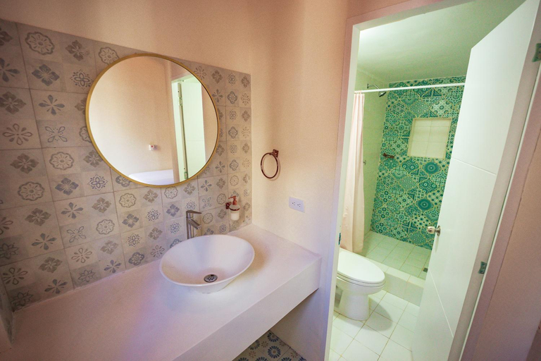 Bathroom 4, La Villana hostel, Santa Marta (Dist. Esp.)