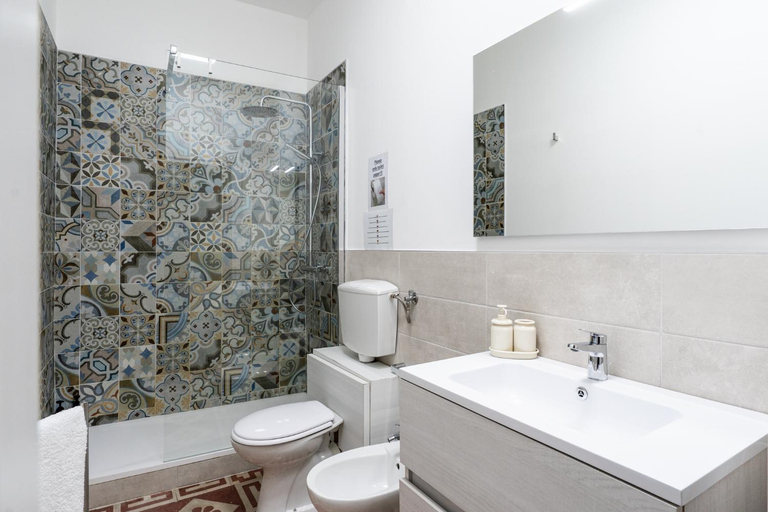 Bathroom 2, BiVu, Bari