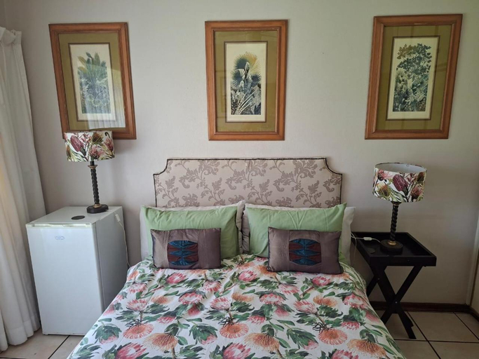 Bedroom 4, The Manse, Ugu