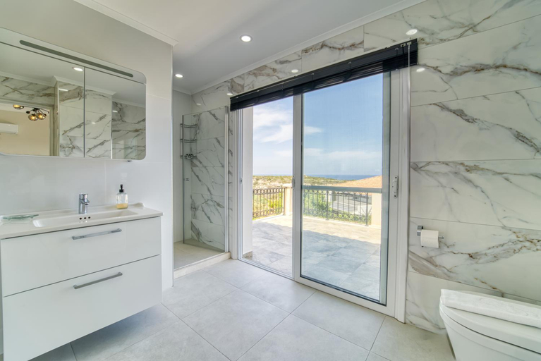Bathroom 4, Carrington Holidays