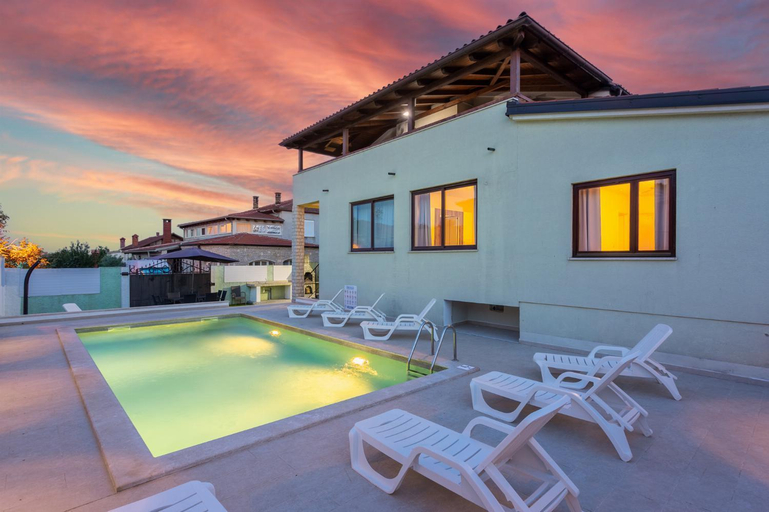 Sport & Beauty 2, Villa Casa Toni Large Private Pool WiFi, Pula