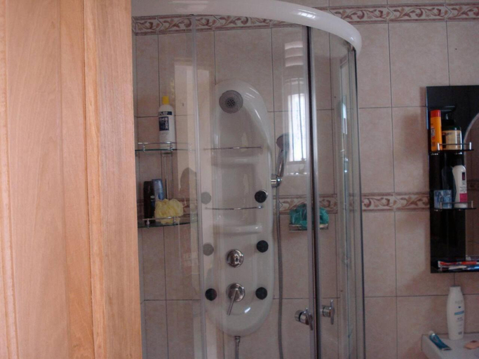 Bathroom 3, Captivating 3-Bed Villa, Busiiro