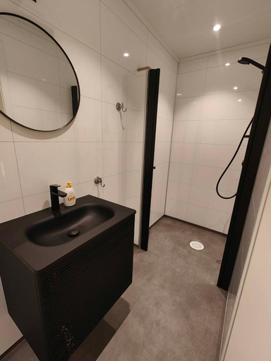 Bathroom 2, Gjøa Motell, Kvinnherad