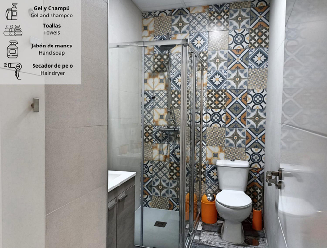 Bathroom 2, Modernos Apartamentos en Ciudad Jardin Cordoba, Córdoba
