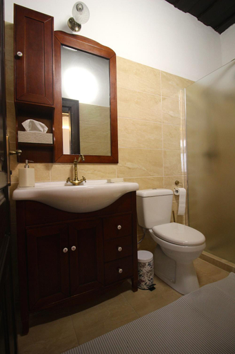 Bathroom 3, Antik Vendeghaz, Ózdi