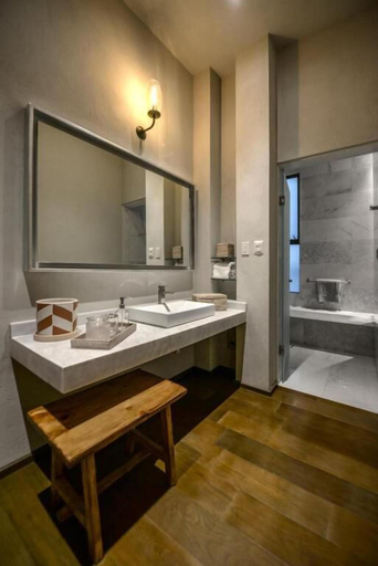 Bathroom, Casa Cien Hilos, Allende