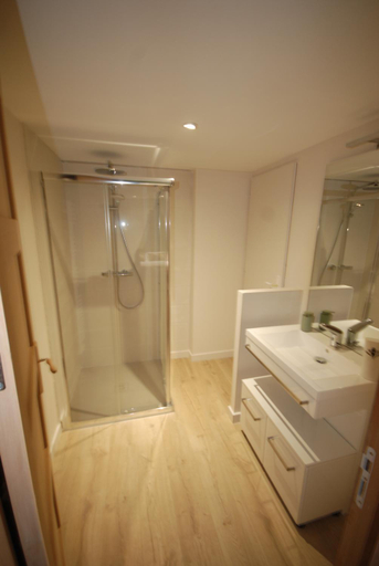 Bathroom, Le Domaine de Moroges, Saône-et-Loire