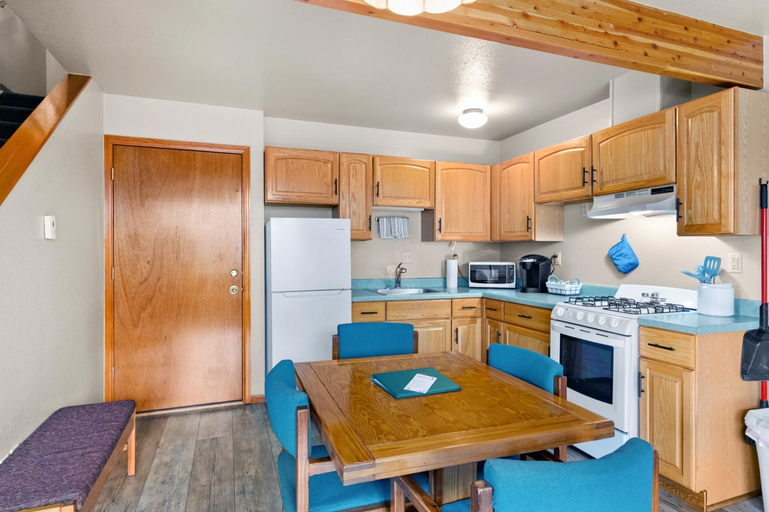 Others 5, McGregor Mountain Lodge, Larimer