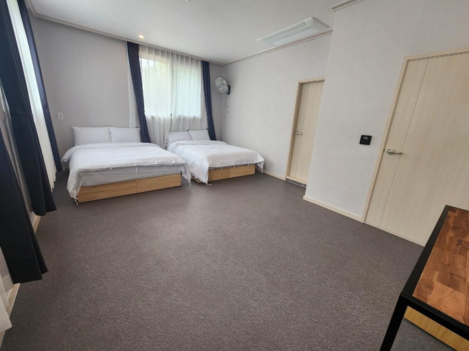 Bedroom 4, Gapyeong Hotel, Gapyeong