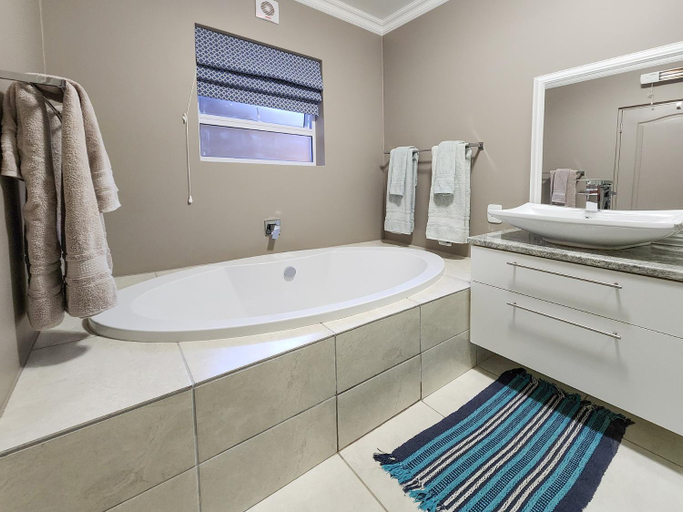 Bathroom 3, Villa C View Four Apartments, Eden