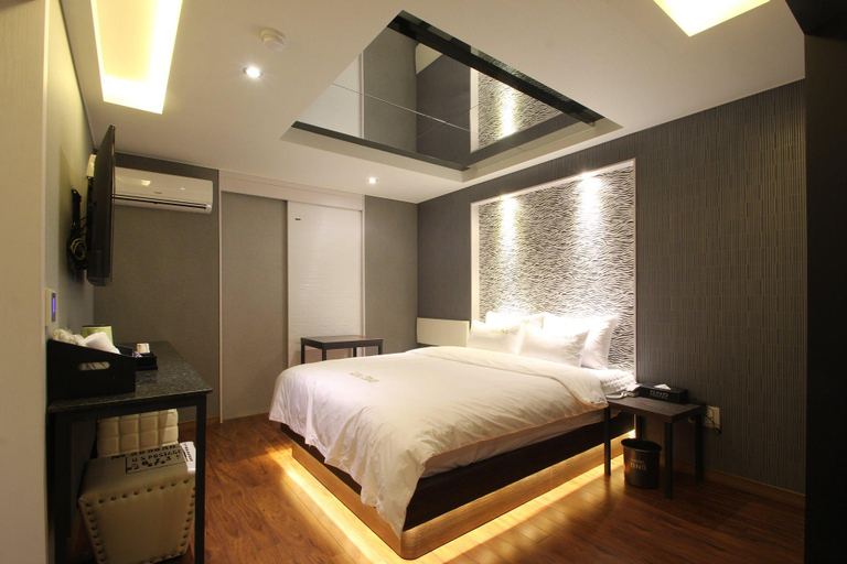 Bedroom 4, Busan Yeonsan-dong BNB, Yeonje